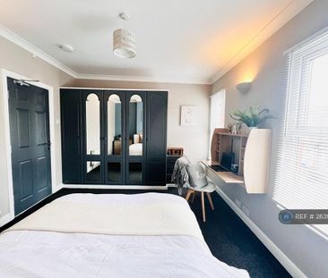 1 bedroom in a house share to rent - Photo 4