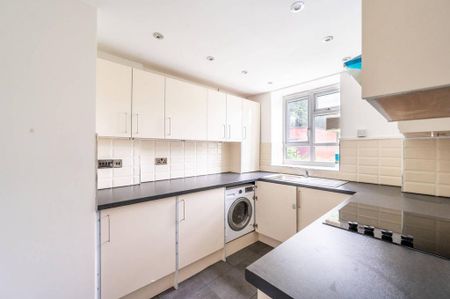 3 bedroom flat to rent - Photo 5