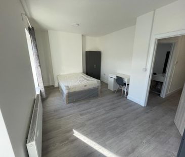 4 bedroom terraced house to rent - Photo 1