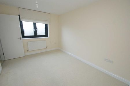 Corner Farm Place Pennine Way, HP2 5PN, Hemel Hempstead - Photo 2