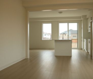 For Lease - 37 Stockholm Road, Barrie, Ontario - Photo 3