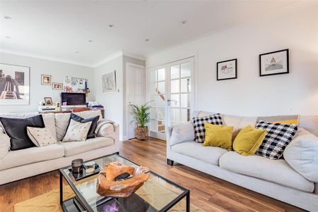 4 bedroom detached house to rent - Photo 2