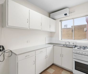 Refreshed Tidy studio in the heart of Elwood - Photo 3