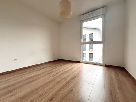 Location Appartement SAINT LOUIS 864 € CC - Photo 2