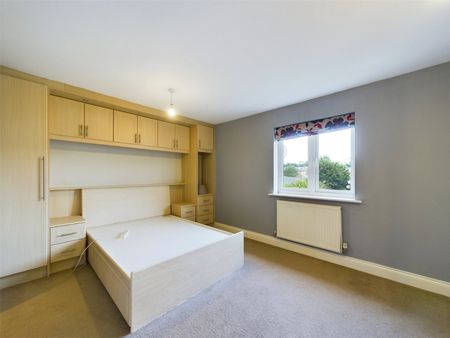 5 bedroom House in Kingsquarter, Maidenhead - Photo 2