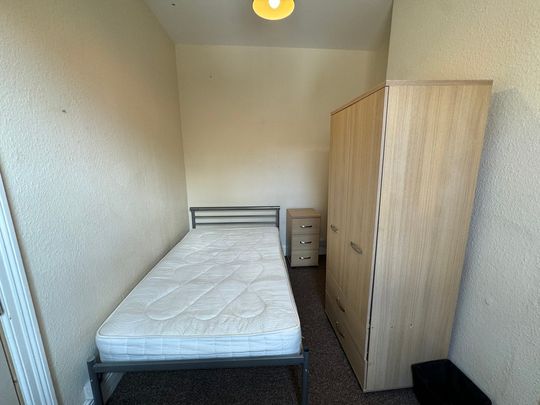 Thorpe Street, South Bank - P1285 - Photo 1