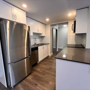 Newly Renovated 3 BR/1.5BA near SFU, Lougheed Mall, Skytrain Statin - Photo 2