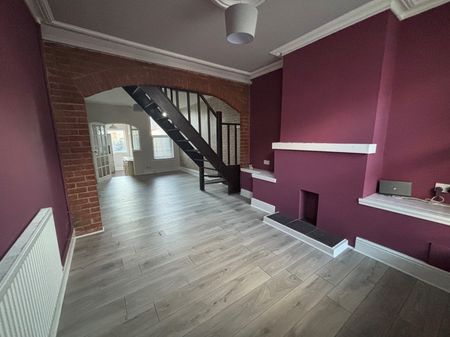 Hall Street - Photo 2