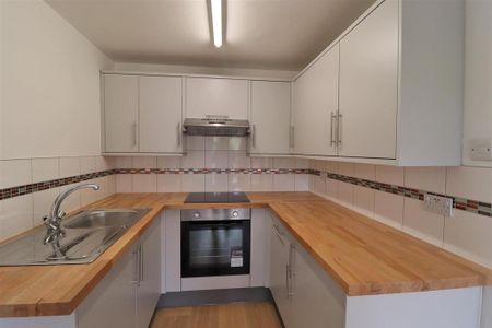 1 bedroom ground floor maisonette to rent - Photo 4