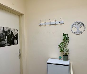 Te huur in het centrum van Bussum, een ruime studio met eigen voorz... - Foto 4