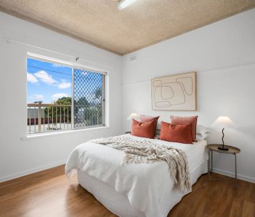 Exquisite City Fringe Retreat with Panoramic Elegance - Photo 5