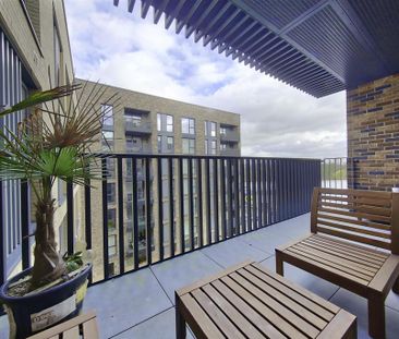 2 bedroom flat to rent - Photo 2