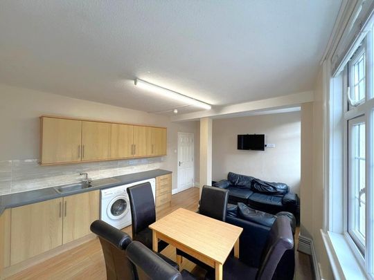 1 bedroom in a flat share to rent - Photo 1
