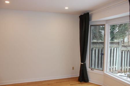For Lease - 2033 Lumberman Lane, Oakville, Ontario - Photo 2