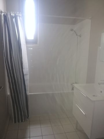 Location Appartement 2 pièces 50m² FEURS 42110 - Photo 2