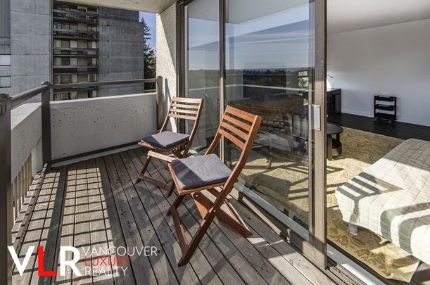 Condo in Burnaby, BC - Photo 1