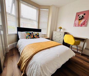 BEDROOM 1- MEDIUM DOUBLE ENSUITE - Photo 5