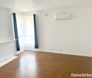 Renovated 3-Bedroom Home in Springvale! - Photo 5