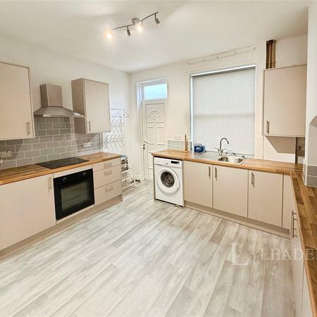 2 bedroom terraced house to rent - Photo 4