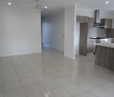 Executive Home with Fully Ducted A/C - Photo 5