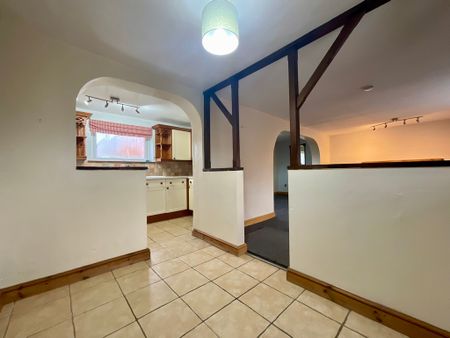 2 bedroom Cottage to let - Photo 5