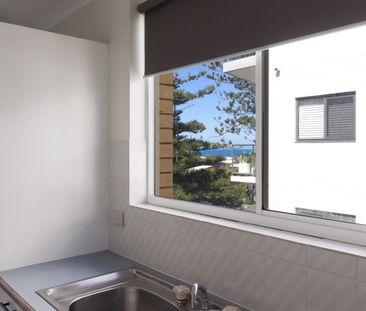 ENJOY SEA BREEZES AND OCEAN GLIMPSES - Photo 5