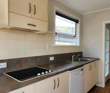 Newly Renovated 3-Bedroom Home with Mountain Views & Modern Comfort - Photo 1