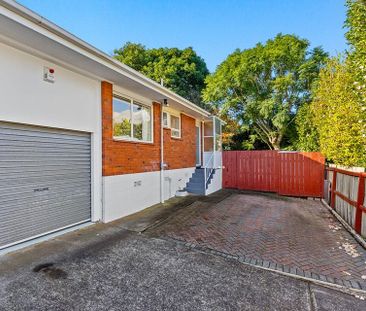 🌞 Sunny, North-Facing Brick & Tile Home - Photo 6