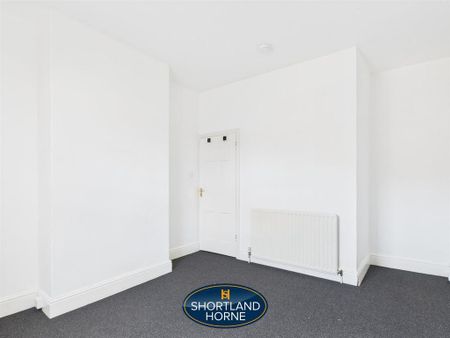 3 bedroom end of terrace house to rent - Photo 3