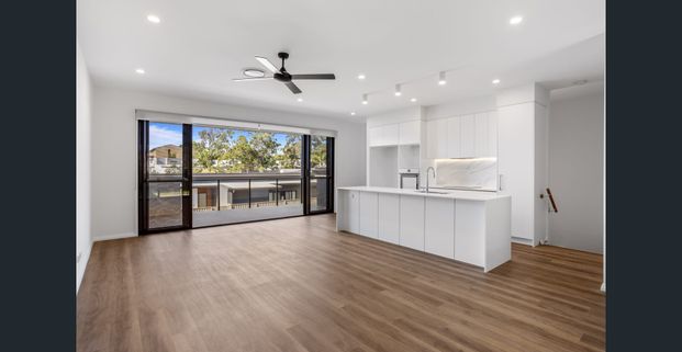 "The Orchard" 4 Bedroom Townhouse with 4 Car Parks! in a Resort Style Complex with Pool - Photo 1