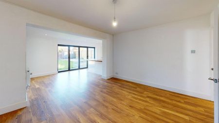 4 bedroom semi-detached house to rent - Photo 3