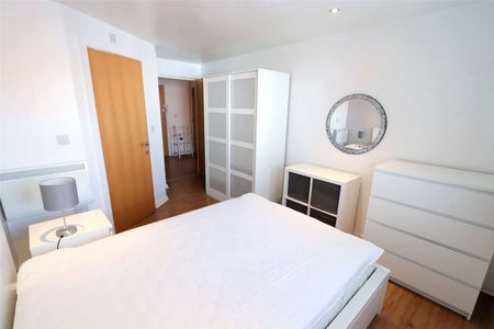 Furnished Two Double Bedroom Apartment with Parking in a convenient location for access to Manchester and Media City. - Photo 4