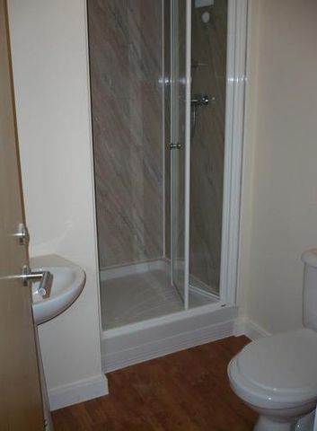 6 bedroom flat to rent - Photo 2