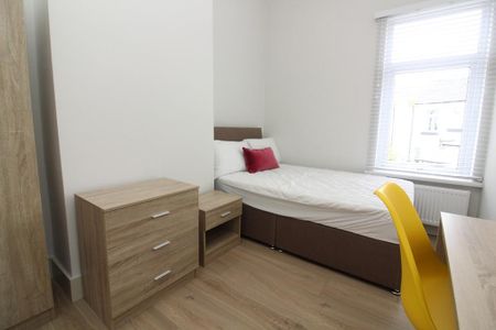 1 bedroom in a house share to rent - Photo 2