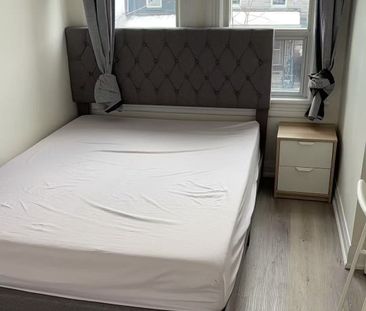 For Lease - 11.5 Lippincott Street, Toronto, Ontario - Photo 1