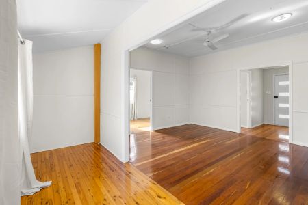 Comfort, Space & Convenience – Well-Appointed Family Home in a Great Location Contact Julie Sykes 0438 050 110 - Photo 2