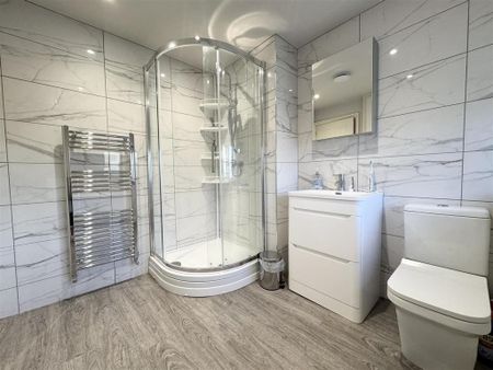 1 bedroom character property to rent - Photo 5