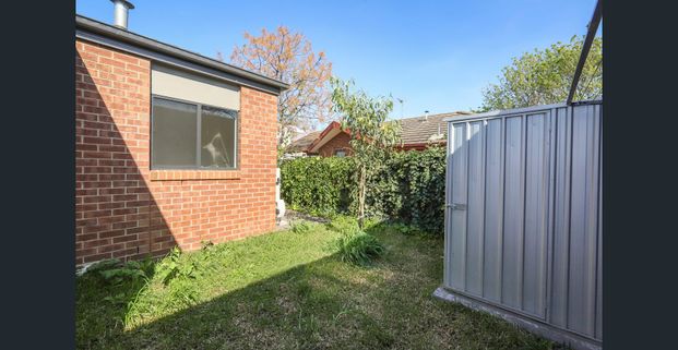 FABULOUS & MODERN UNIT IN ENVIABLE LOCATION! - Photo 1