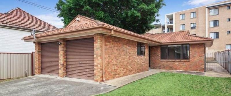 Spacious 4 Bedroom Family Home!! - Photo 1