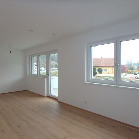 Helle 2-Zimmer Wohnung mit Balkon, Lift und Parkplatz - Photo 1