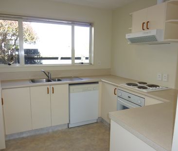 Rear Sunny 3 bedroom Townhouse - Photo 2