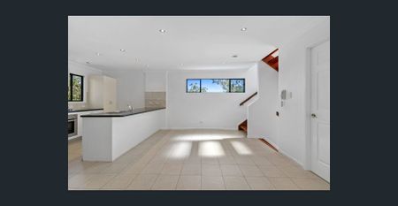 Situated on the edge of Harmony Gardens, this townhouse offers a lot of space, light & privacy - Photo 2