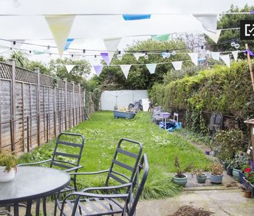 Room for rent in bright 2-bedroom home in Terenure, Dublin - Photo 5