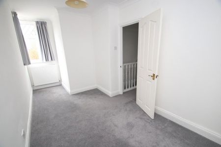 3 bedroom semi-detached house to rent - Photo 4