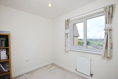 4 bedroom detached house to rent - Photo 2