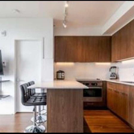 🏙️ Condo meublé 2 ch + stationnement intérieur – Centre-ville - Photo 3