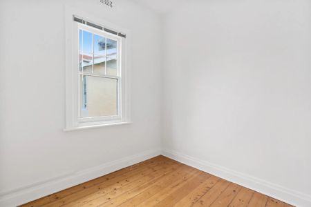 'ORAMA' – LARGE BEACHFRONT * BAY VIEWS * LOCK UP GARAGE! - Photo 3