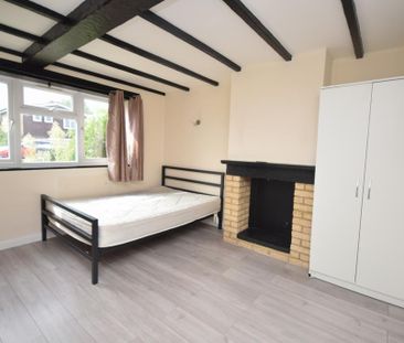 4 bedroom end of terrace house to rent - Photo 5