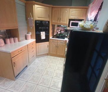 15 Iveagh Crescent, Belfast, BT12 6AW - Photo 4