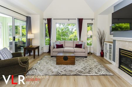 Condo in North Vancouver, BC - Photo 3